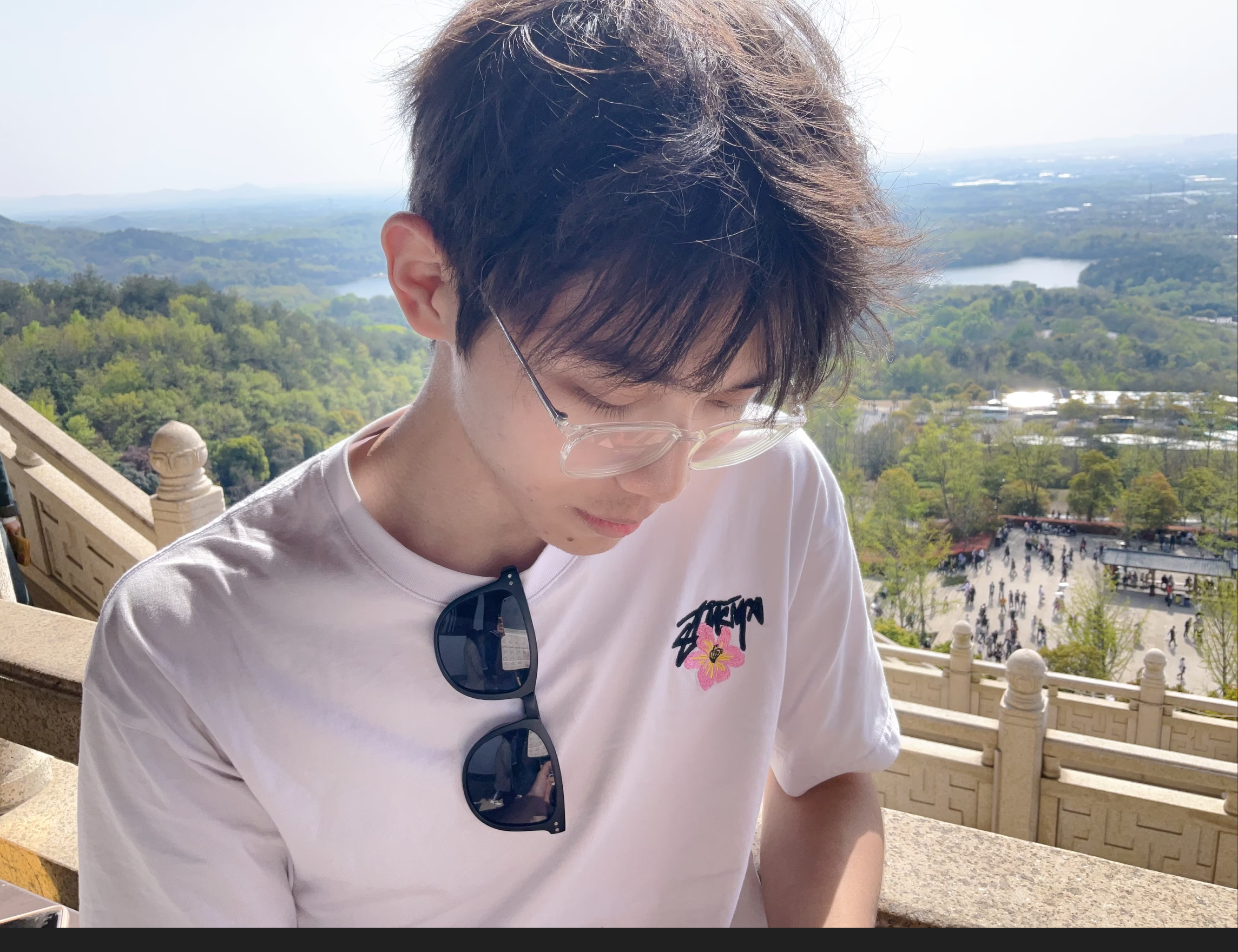 Clint 岳一扬